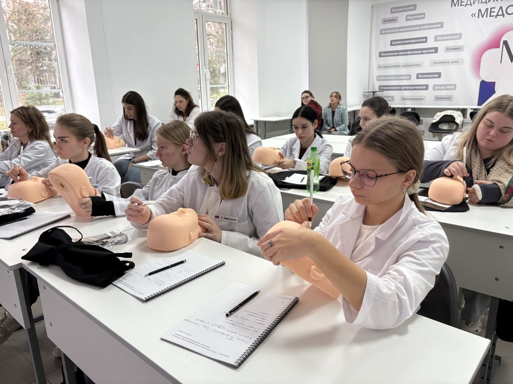 Студенты медицинского колледжа: обучение, практика, карьера