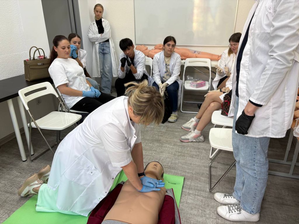 Студенты медицинского колледжа: обучение, практика, карьера