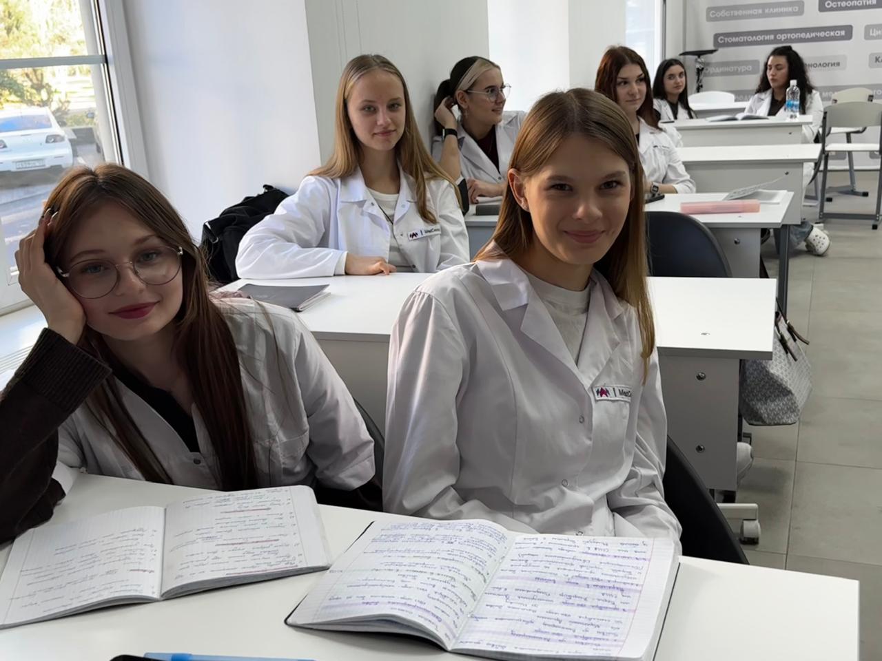 Студенты медицинского колледжа: обучение, практика, карьера